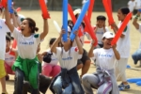 분당 상탑초등학교에서 공부방 아이들 72명, 애니콜랜드 회원 45명, 삼성임직원 및 복지재단 25명이 참가해 진행된 '행복한 교실 체육대회(행복한 교실 5월 테마)