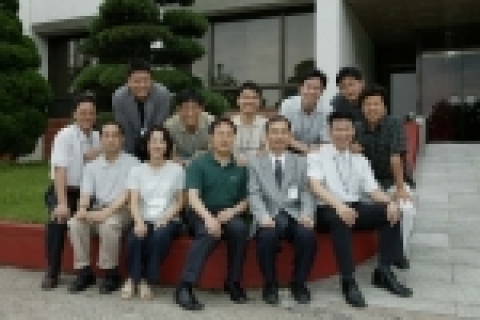 ETRI의 세계적인 기술을 국제표준으로 이끄는 ETRI 국제표준전문가 그룹 (사진 좌측에서 4번째가 강신각 팀장, 우측에서 세번째가 표준연구센터 이형호 센터장)