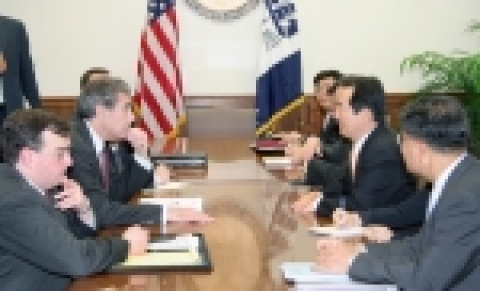 정세균 산업자원부 장관은 2006. 6. 26(월) 11:00(현지시간) 워싱턴 D.C.에서 C. Gutierrez 美 상무부 장관과 『韓美 상무장관 회담』을 갖고, 한미FTA 추