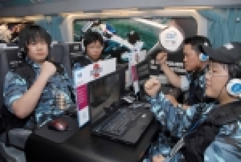 인텔코리아는 오늘, 시속 300킬로미터로 달리는 KTX안에서 ‘게임특급! 인텔 센트리노 듀오 모바일 기술 기반 노트북 게임 대회’를 개최했다.