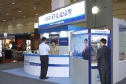 외환은행(銀行長 리처드 웨커/www.keb.co.kr)은 29일부터 내달 2일까지 4일간에 걸쳐 삼성동 코엑스 전시장에서 개최되는 '2006 국제 보석시계 전시회'