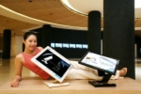 삼성전자가 디자인 전략인 아이콘 제품화를 노린 최고급 프리미엄 LCD모니터 '컬렉션'(모델명: 싱크마스터매직CX913P)을 출시했다.