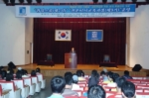 취업스쿨 개강식에서 조정기 학생처장이 인사말을 하고 있다.