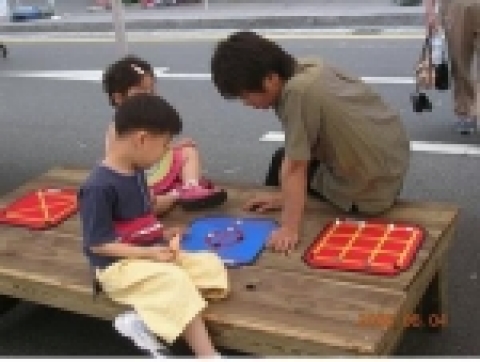 고누놀이하는 모습