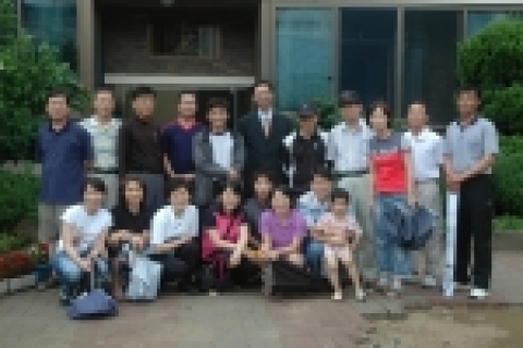 경상대학교공무원직장협의회 사회봉사단은 지난 1일 진주시 평거동 소재 진주기독육아원에서 두 번째 봉사활동을 했다. 오른손이 하는 일을 왼손이 모르게 해야 하지만 도움이 필요한 다른 