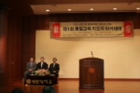 공동주최기관 대표들(우측부터 선문대 김봉태 총장, 권이종 박사, 김태우 교수)