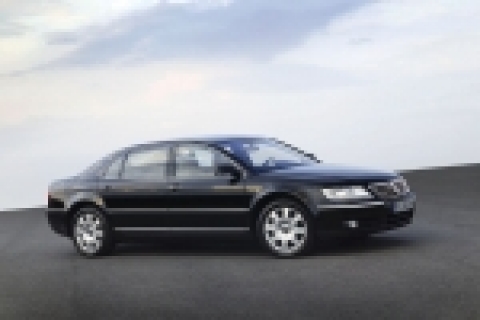 폭스바겐 ‘페이톤 V8 4.2 LWB’