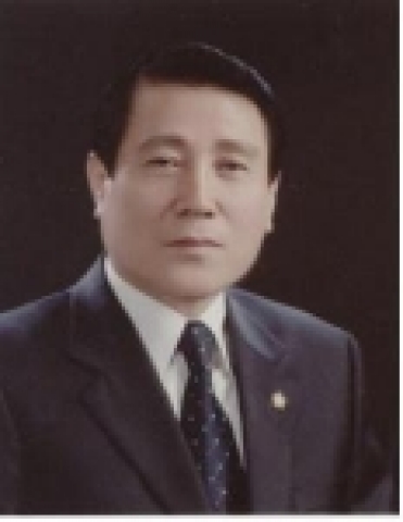 창원시의회 제5대 전반기 의장에 당선된 김철곤의원
