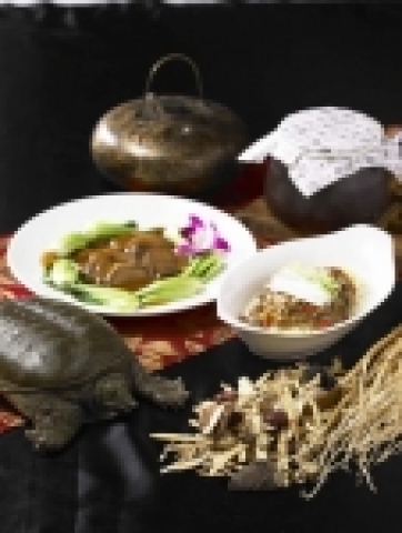 서울 웨스틴조선호텔 중식당 호경전은 오는 7월 한 달 동안 자라, 아위 버섯, 장어, 우설, 인삼 등의 최고의 보양식 재료를 이용한 특급 보양식으로 무더위에 지친 심신에 활력을 불