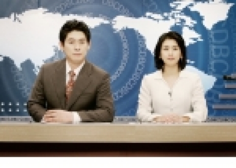 앵커로 변신한 설경구, 최정윤과 뉴스진행으로 첫 촬영한 영화 <그놈 목소리> 