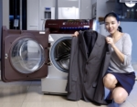 은나노살균과 에어워시 기능을 갖춘 삼성전자의 프리미엄 드럼세탁기 「하우젠 은나노 에어워시」 판매가 날개를 달았다.