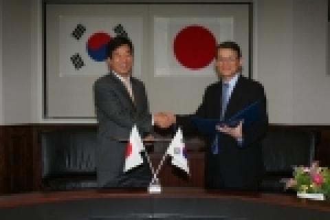 한국기계연구원과 일본 물질재료연구기구는 11일(화) 오후 3시 30분 일본쯔구바 연구단지 내에 있는 물질재료연구기구에서 협약식을 가졌다.
