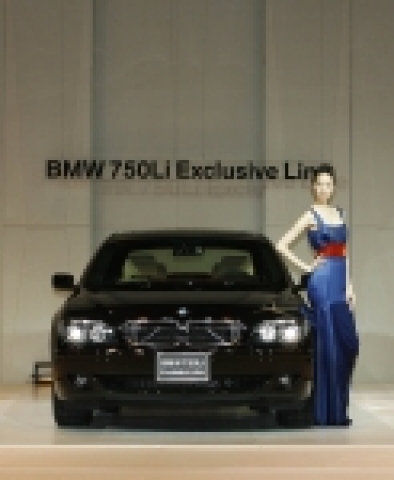 BMW 코리아는 12일 서울 신라호텔에서 최상위 모델 7시리즈 중 차별화된 특수 맞춤형 차량인 BMW 750Li 익스클루시브 라인(Exclusive Line)의 신차발표회를 가졌다