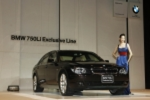 BMW 코리아는 12일 서울 신라호텔에서 최상위 모델 7시리즈 중 차별화된 특수 맞춤형 차량인 BMW 750Li 익스클루시브 라인(Exclusive Line)의 신차발표회를 가졌다