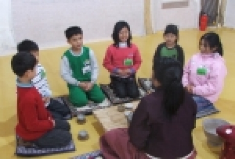 경남 하동에 있는 ‘선비서당'은 오는 여름방학을 맞은 청소년들을 위해 전통문화체험, 생태 탐방, 예절학당, 독서교실 등을 체험하는 방학특별프로그램을 운영한다.