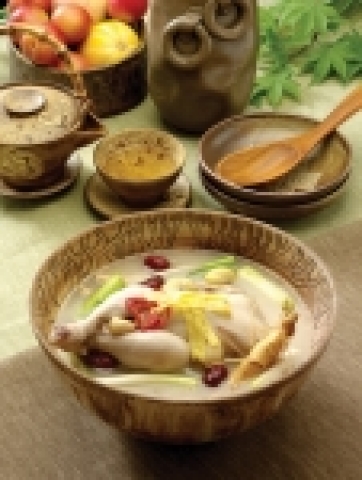 매실발효 사료를 먹인 닭 삼계탕