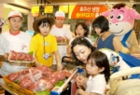 홈플러스 영등포점에서 송아지 고기를 구매하는 고객