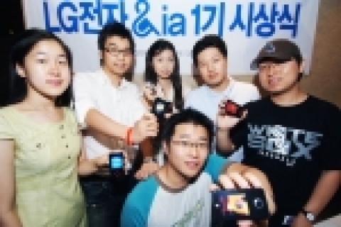 LG전자 MP3플레이어 프로슈머 '애니아(&ia)' 들이 제품개발에 직접 참여한 '앤 뮤직DMB'가 출시 한달여 만에 15,000대 판매를 돌파