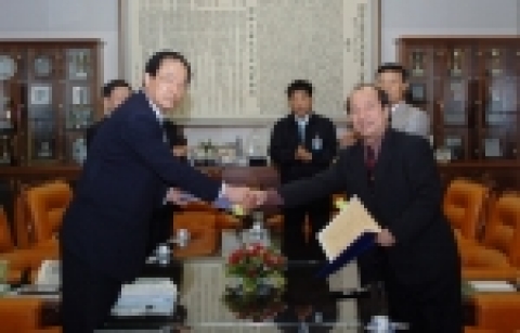 조선대학교 국립 호치민대학과 교류협력 양해각서 체결장면 사진
