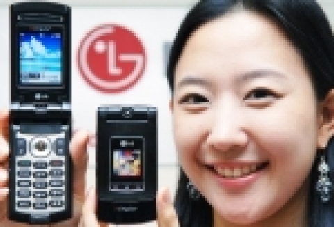 LG전자가 북미시장에 최초로 선보인 HSDPA폰(모델명: LG CU500)