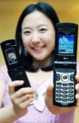LG전자가 북미시장에 최초로 선보인 HSDPA폰(모델명: LG CU500)
