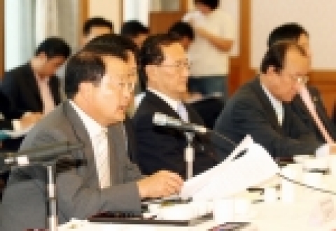 이호웅 국회 건교위원장이 업계의 건의에 대해 답변하고 있다.