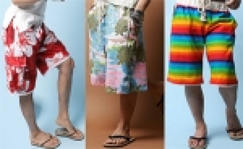 바지와 화려한 색감의 줄무늬 바지등이 이제는 큰 호황을 이루고 있다