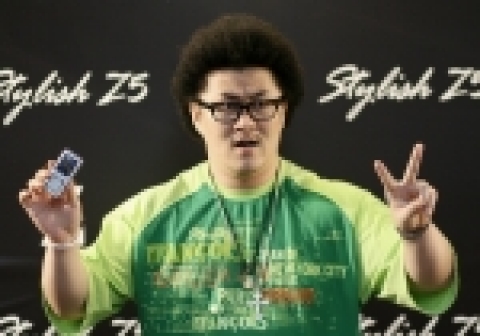 한손은 Z5, 한손은 V