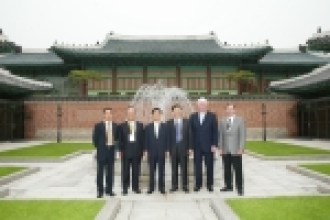「Kahala(카할라) CEO 서울회의」에 참석한 아·태 지역 6개 국 우정 정상들이 24일 서울신라호텔에서 포즈를 취했다. 
왼쪽부터 홍콩 윙풍 탐(Wing-Pong TAM)우