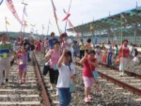 한국토지공사(사장 김재현, www.iklc.co.kr)는 민주평화통일자문회의, (사)평화3000과 공동으로 평화 체험 프로그램인 제2회 “도라산 평화여행” 행사를 7월 22일부터 