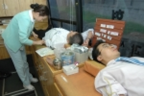파라다이스그룹이 27일 창립 34주년을 맞아 본사 및 워커힐카지노 임직원 1000명이 참가해 ‘사랑의 헌혈’ 캠페인을 펼쳤다.