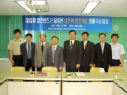 사진좌측부터 카이스트 지능로봇연구센터 오동진 사무국장, 전기전자공학과 임종태 교수, 전기전자공학과 이주장 교수, 지능로봇연구센터 김종환 교수, 케이디씨 김태섭 회장, 황종근 3D사