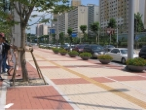 국립중앙박물관에 진입하기 위해 늘어선 차량 행렬