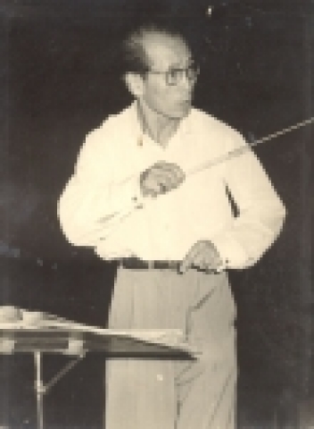 안익태 선생 사진(지휘하는 모습)