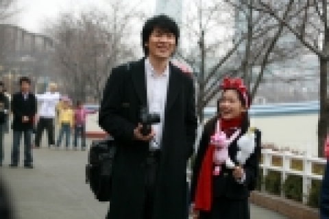 영화 <조용한 세상>-김상경과 소녀의 다정한 놀이공원 데이트 현장