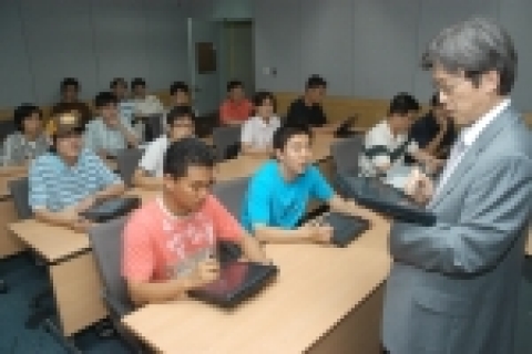 한국HP는 연세대학교에 모바일 컴퓨팅 및 무선 기술을 활용하여 유비쿼터스 강의 환경 구현에 나선다고 밝혔다.