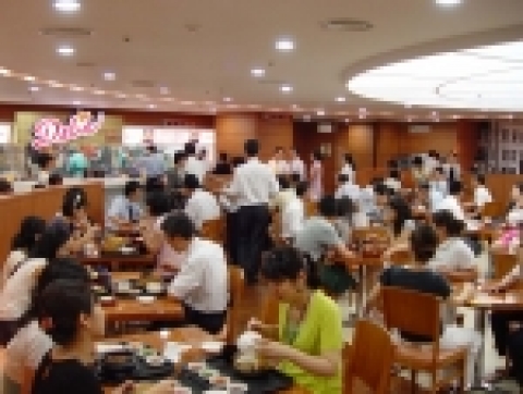 종합식품유통기업 신세계푸드는 급식과 푸드코트의 장점을 결합시킨 복합 레스토랑 브랜드 「델리아(Delia)」를 런칭 했다고 8일 밝혔다.