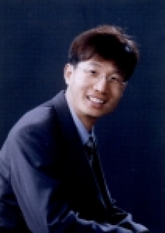 경윤호(慶倫昊) 공보관