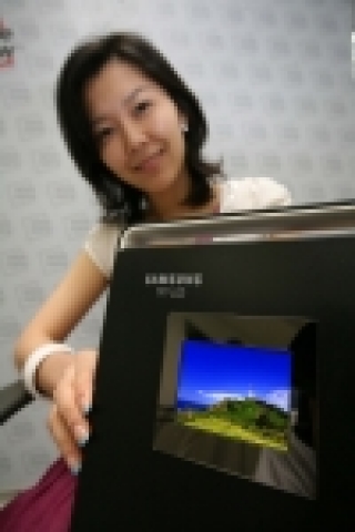 Samsung Develops World's First LCD Screen of 3 inch VGA Quality for Digital Still Cameras