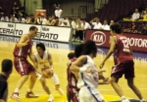 기아자동차가 11일부터 15일까지 잠실 실내체육관에서 열리는 월드 바스켓볼 첼린지(World Basketball Challenge) 대회에 차량지원과 경품차량 제공 등 후원을 한다