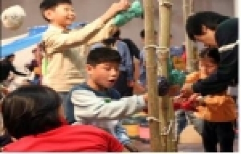 직접 보고 만지며 느끼는 것을 통해 감각을 익히는 체험놀이프로그램