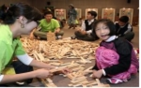 직접 보고 만지며 느끼는 것을 통해 감각을 익히는 체험놀이프로그램