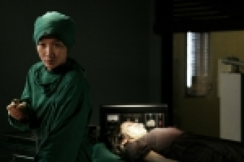 영화 <신데렐라> 에서 ‘딸의 얼굴 전체를 도려내려 하는 장면’ 