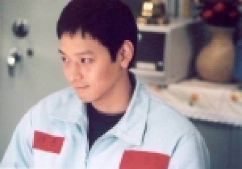 독기로 중무장한 한없이 여린 사형수 캐릭터를 열연한 강동원