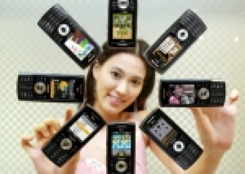 삼성전자는 휴대폰 세계 최대 저장용량인 8GB 하드디스크를 내장한 '8GB 슈퍼뮤직폰(SCH-B570)'을 출시한다고 밝혔다.
