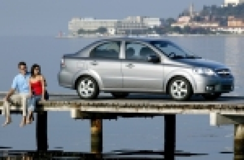 지엠대우오토앤테크놀로지(이하 GM DAEWOO)가 프리미엄 소형 세단 젠트라 「현지 판매명: 시보레 아베오(Chevrolet Aveo)」를 9월부터 미국 시장에 본격적으로 선보이며