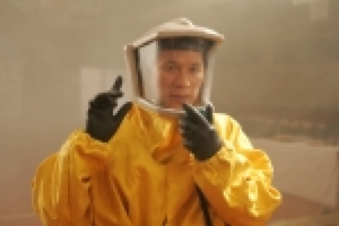 방역대원으로 나오는 김뢰하 