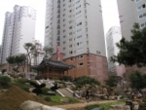 서울 관악구 신림7동 산101번지 일원의 난곡지구에 건설된 총 3,322세대 주공 ‘휴먼시아’ 아파트