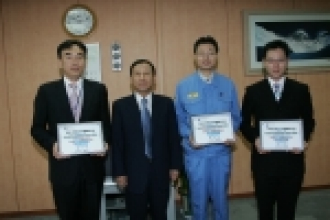 좌로부터 이승헌 총괄직, 최종태 부사장, 윤재수 주무, 이승재 대리