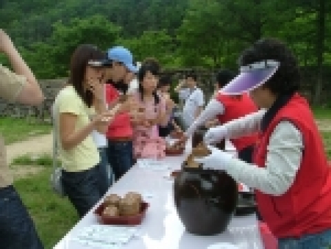 차별화된 지방자치단체 상품기획력으로 잘 알려진 여행포탈 웹투어(www.webtour.com 1588-8526)는 지방자치단체에게 획기적인 상품제안으로 공격적인 마케팅을 내세운다. 